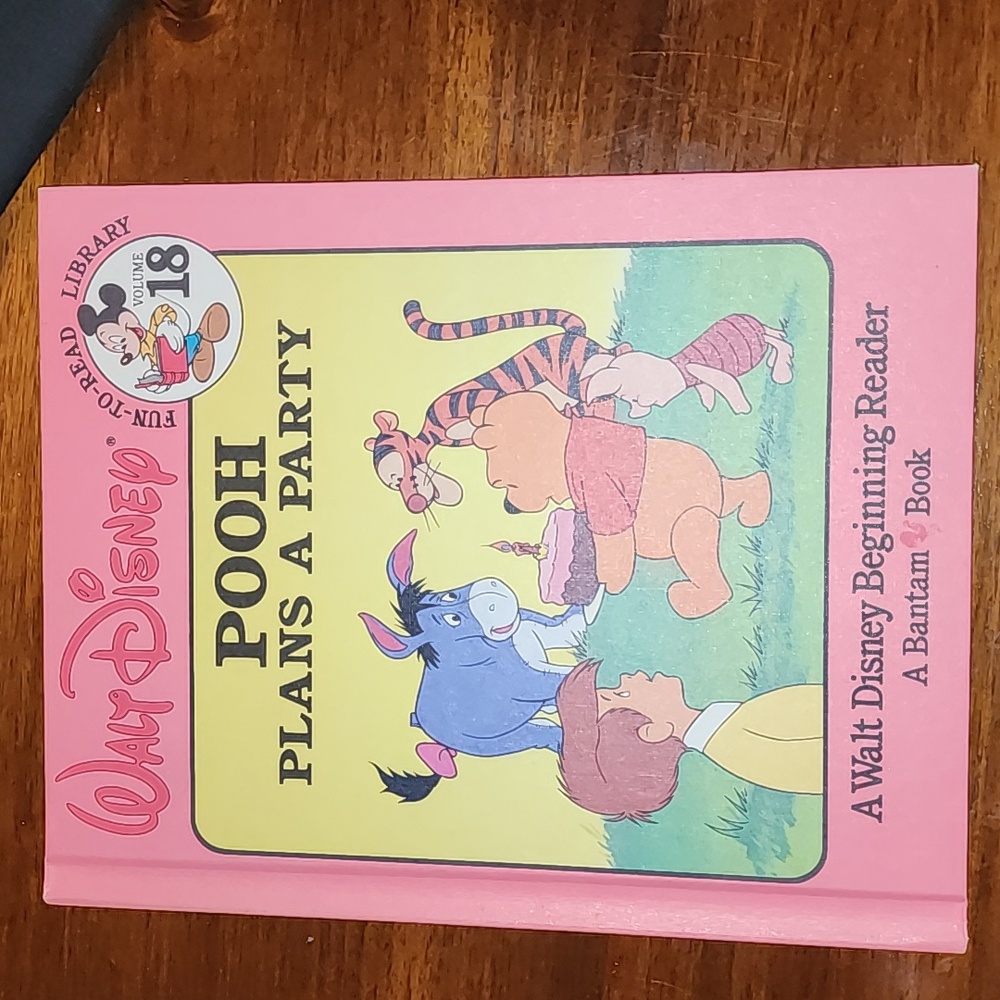 1986 Pooh Plans A Party Walt Disney Hardback Book 💕